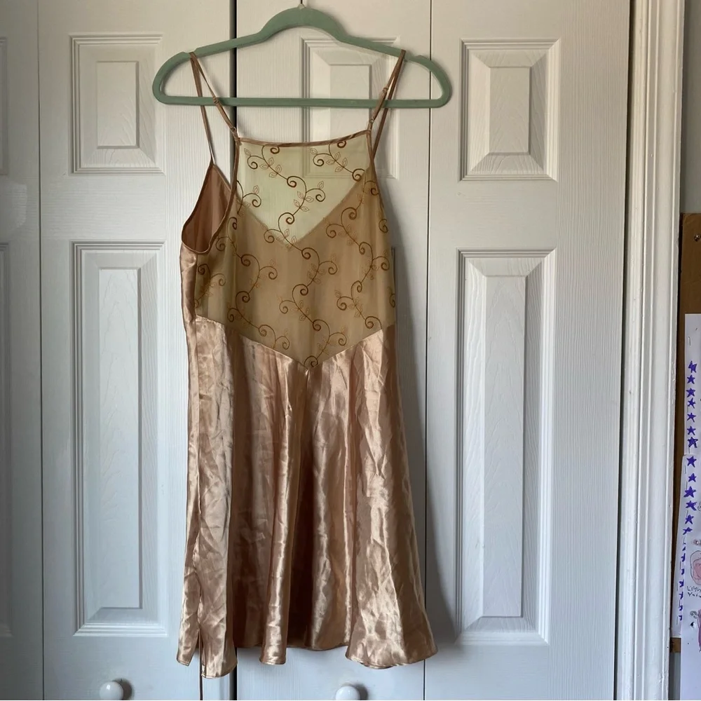 The Unbranded Brand women large